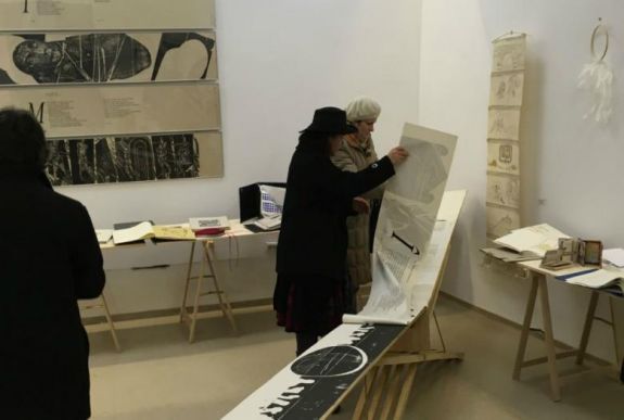 Csíkszeredai művész Kányádi- és Markó-illusztrációit díjazták a bukaresti irodalmi múzeumban