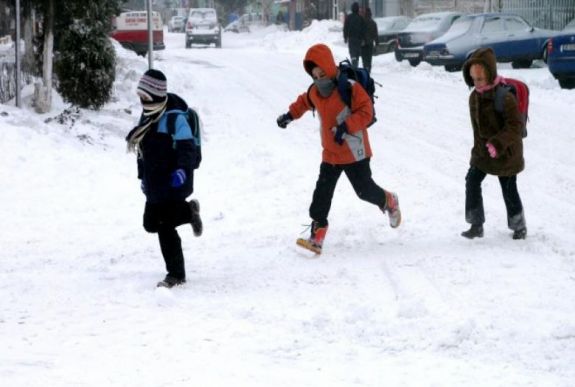 Több iskolában szünetel az oktatás a hó miatt