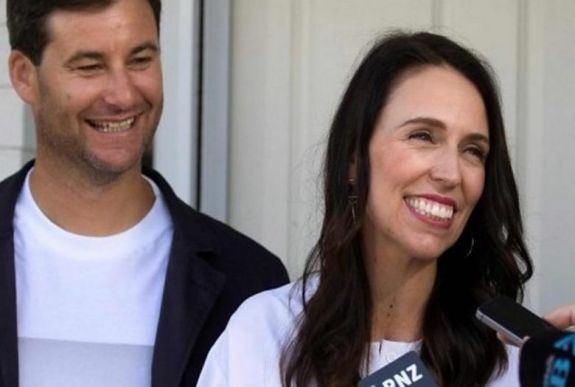 Várandós Új-Zéland miniszterelnöke