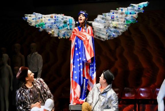 Angyalok Amerikában – kétestés előadást mutat be a kolozsvári színház