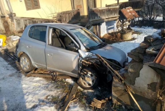 Ledöntötte a kaput a Hargita megyei autós