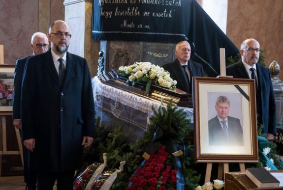 Több százan kísérték utolsó útjára Verestóy Attilát 