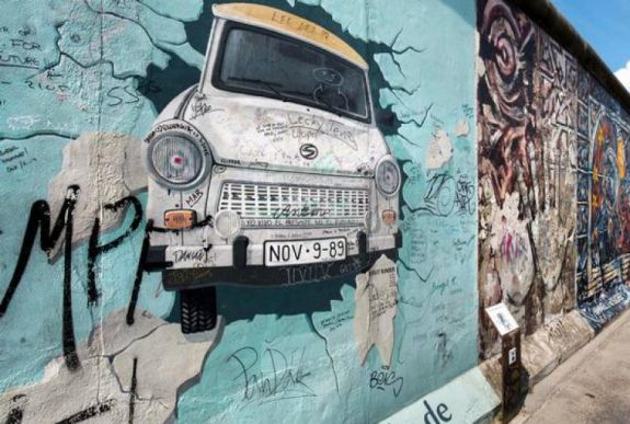 Éppen annyi napja dőlt le a berlini fal, mint ahányat állt