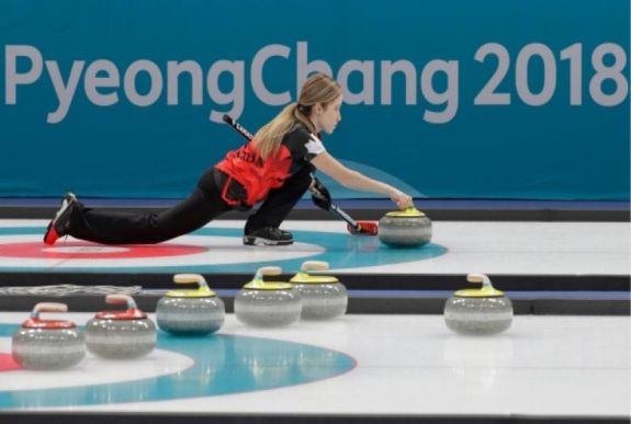 Curlinggel kezdődtek a phjongcshangi téli olimpia versenyei