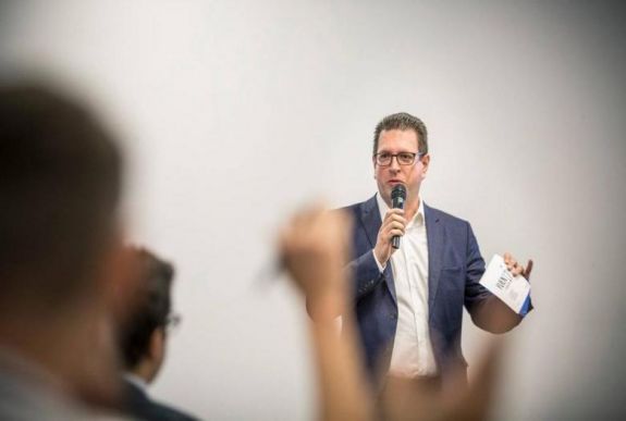 Vincze Loránt a KMKF-en: 400 ezer aláírás még hiányzik