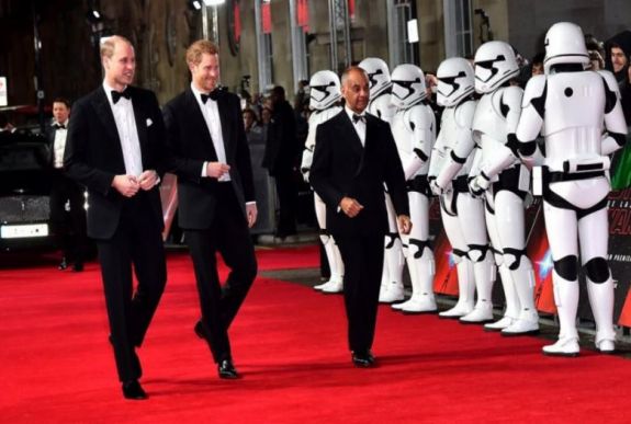 Kivágták Vilmos és Harry herceget Az utolsó Jedikből