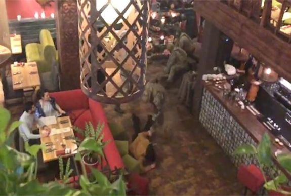 FRISSÍTVE: ismeretlen álarcosok elfogták Miheil Szaakasvilit, majd Lengyelországba szállították 