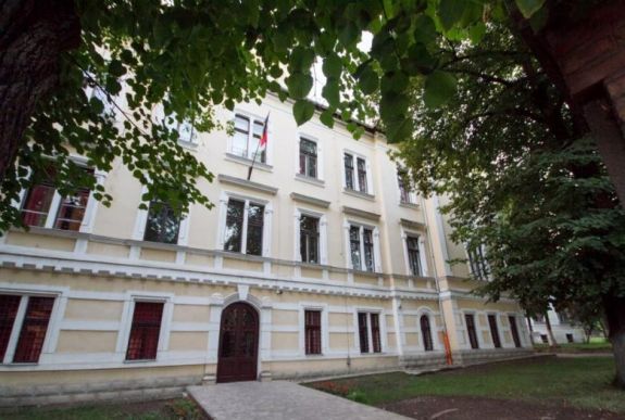 FRISSÍTVE - Az alkotmánybíróságra került a katolikus gimnáziumot újraalapító törvény