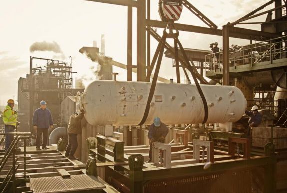 Jobban keres egy nehézipari alkalmazott, mint egy banki hivatalnok