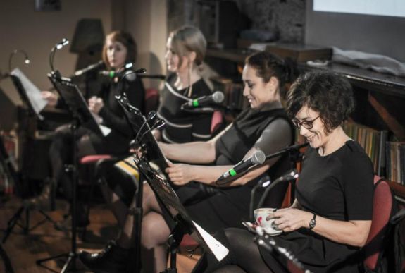 Három politikusnő adja elő a Vagina monológokat Párizsban