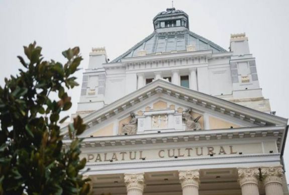 Március végére régi pompájában tündökölhet az aradi Kultúrpalota