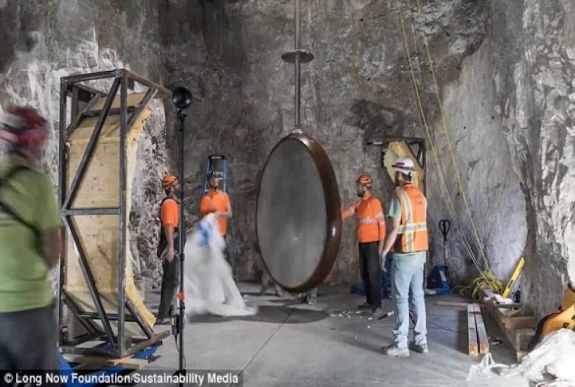 Legalább 10 ezer évig működő órát építtet a leggazdagabb ember