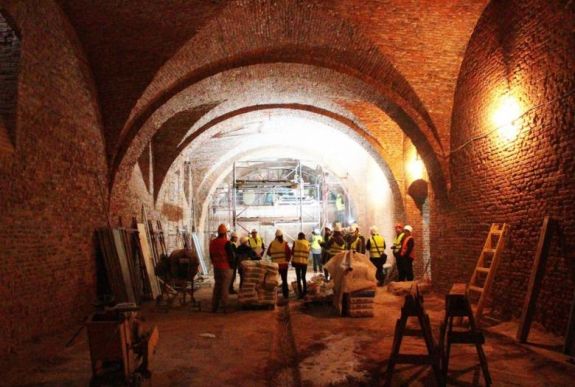 Benéztünk a felújítás alatt álló nagyváradi püspöki palota alá 