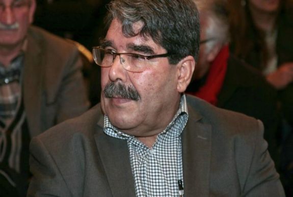 Törökország kérésére őrizetbe vették a szíriai kurd vezetőt Prágában