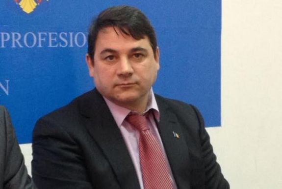 FRISSÍTVE - Kifizetik a pártok a bírságát a Mircea Diacon orrát betörő kamionsofőrnek