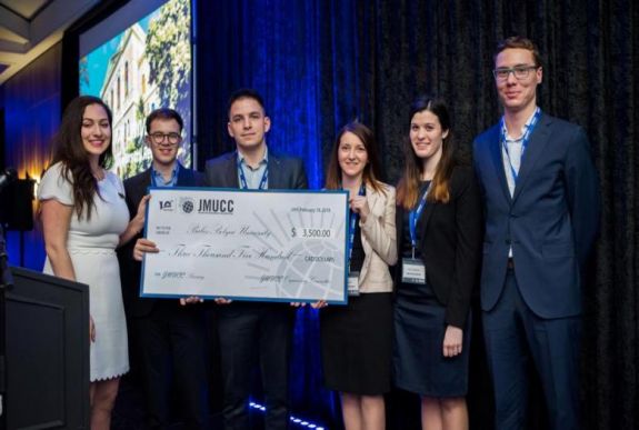 Kiválóan helytálltak a kolozsvári diákok a kanadai esettanulmány-versenyen