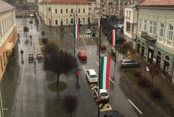 Zászlóügy: a háromszéki polgármesterek megfellebezik a kirótt bírságokat