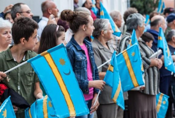 Így zajlott a parlamenti szakbizottságban a vita, amely elutasításra javasolta az SZNT autonómiatervezetét