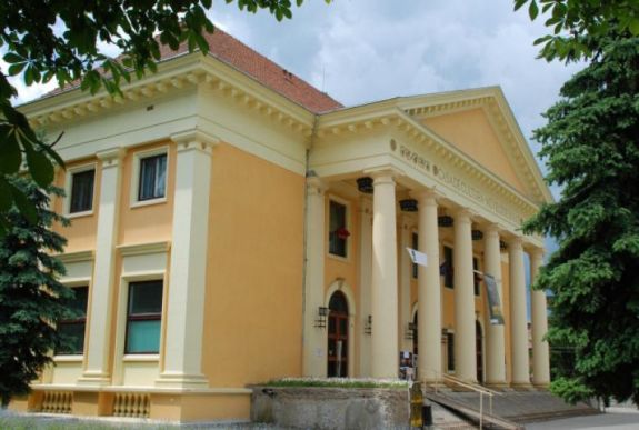 Kulisszalátogatás és improvizáció lesz a színház világnapján Székelyudvarhelyen