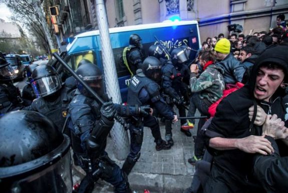 Zavargások törtek ki Barcelonában a volt katalán elnök letartóztatása miatt