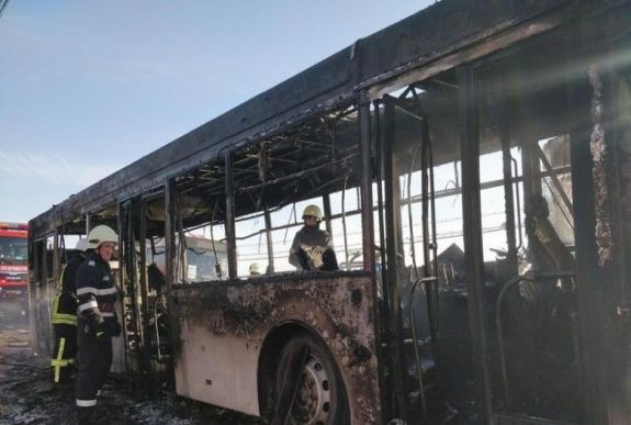 FRISSÍTVE- Kigyúlt egy utasokkal teli busz Szatmárnémetiben