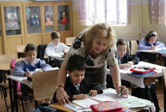 Diszkriminálja a kormány a tanügyi alkalmazottakat a szakszervezetek szerint