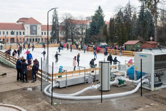 Parkosítanák a sepsiszentgyörgyi főtér prefektúra előtti részét