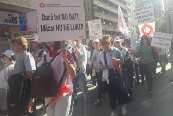 Több városban tüntetnek béreik miatt a kórházi alkalmazottak