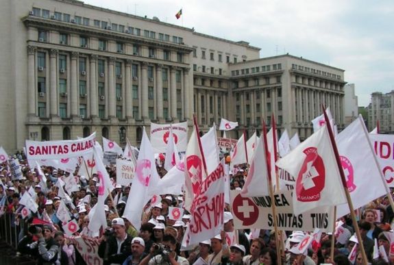 Általános sztrájkba léphetnek az egészségügyi alkalmazottak