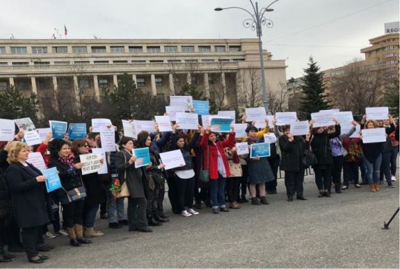 Pénteken is tüntettek az egészségügyben dolgozók 