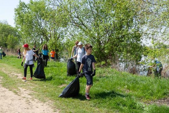 Rádiósok, fesztiválszervezők takarítottak a Maros-parton