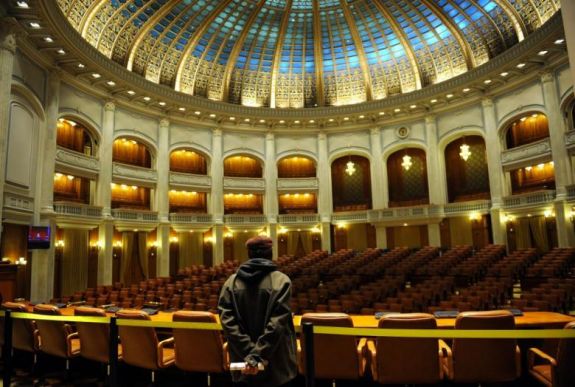 Hétfőn és kedden nem dolgozik a parlament