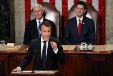 Emmanuel Macron: Párizs nem mondja fel az iráni atomszerződést