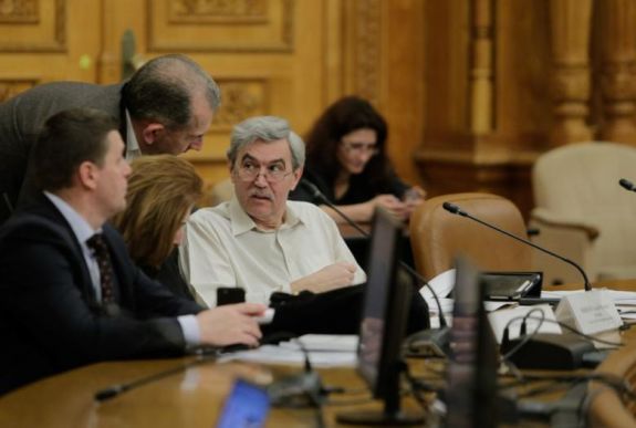 Márton Árpád: véget kell vetni a korlátlan lehallgatásoknak