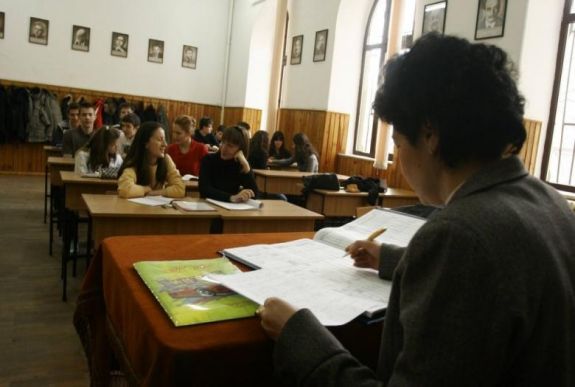 Ezentúl az iskolák dönthetik el, hogy jóváhagyják-e a tanárok áthelyezési kérelmeit