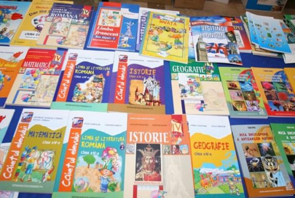 Elfogadta a tankönyvtörvényt a szenátus plénuma