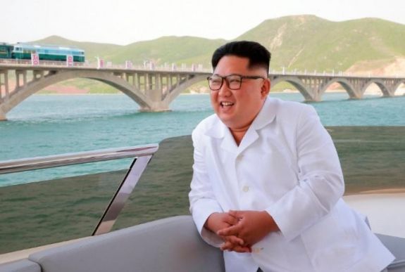 Az észak-koreai diktátor mindenképpen akar találkozni Trumppal