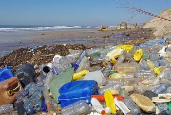 Visszaszorítaná Brüsszel a műanyaghulladék-termelést