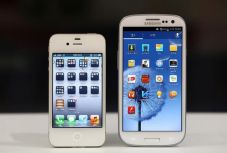 Hatalmas összeget fizet a Samsung az Apple-nek