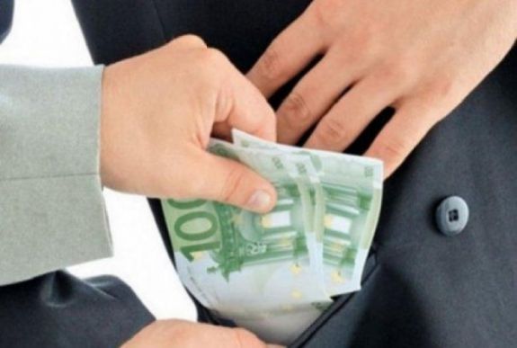 Betörésekben segédkezett egy temesvári rendőr