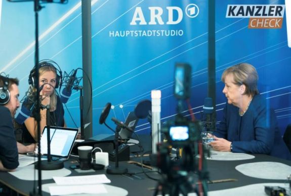 Merkel: Magyarország Németországot is védi a kerítéssel