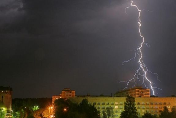 Vihar Romániában: halálos áldozata is volt a villámcsapásoknak