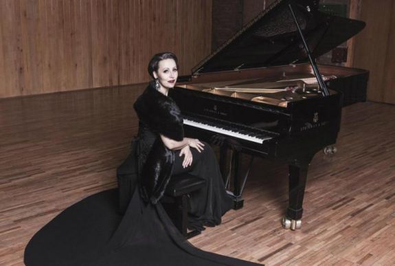 Új zongora került a kolozsvári múzeum Tonitza-termébe