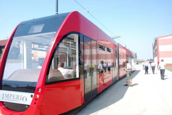 Tovább hódít az új román villamos az országban