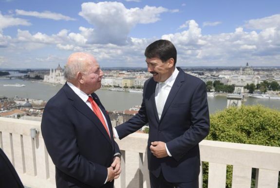 Másfél év után ismét van nagykövete Budapesten az Egyesült Államoknak