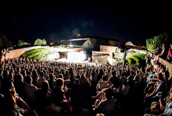 Pasik a pácban - vígjátékkal indít a Nagyváradi Nyári Színházi Fesztivál