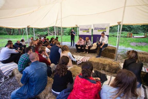 Köd előttem, kód mögöttem - az RMDSZ döntéseiről beszélgettek az Edzőtáborban