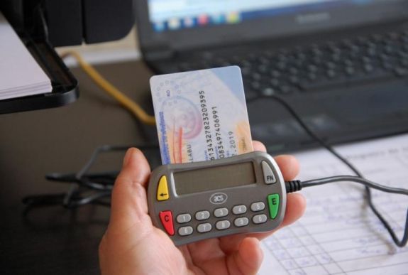 Fontos döntést hozott a kormány az egészségügyi kártyákkal kapcsolatban 