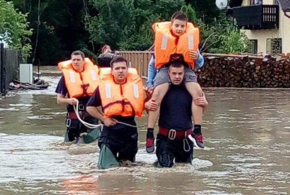 Árvíz Háromszéken: a tűzoltók negyedik napja vannak folyamatos szolgálatban