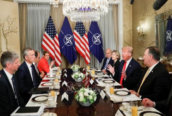 Trump a NATO-csúcs előtt: Németország „az oroszok foglya”